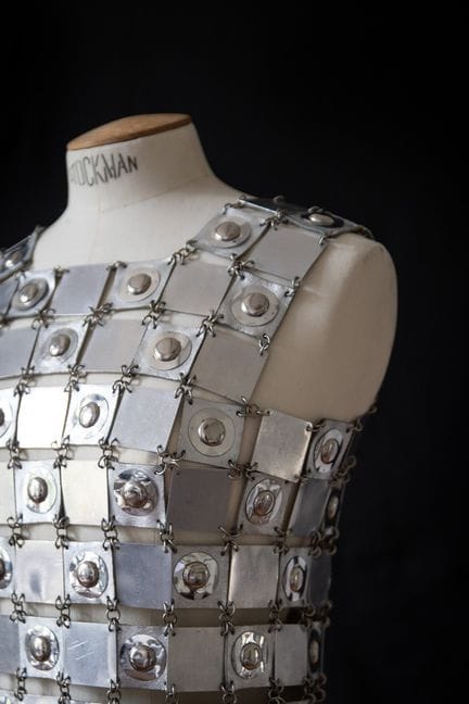 这不仅仅是一件普通的帕科·拉巴纳（Paco RABANNE）金属感连衣裙，更是难得一遇的机会，让您能
