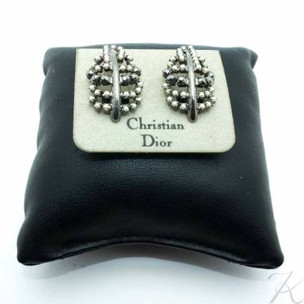 Christian Dior: rari e delicati orecchini a forma 