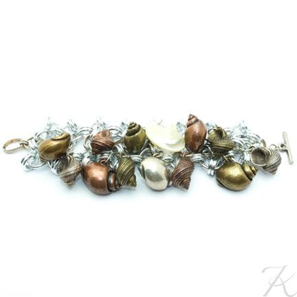 Bracciale couture con ciondoli a forma di conchigl
