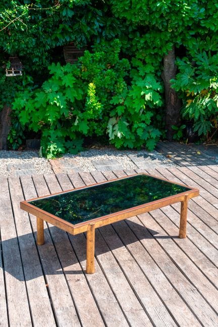 现代家具
茶几
金属与镀金木材，玻璃面板为古铜色
约1970年
高35 × 宽120 × 深60 厘