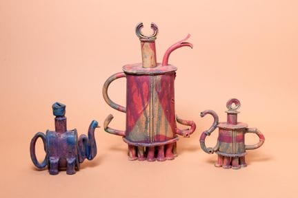 当代艺术作品
三件套茶壶
陶瓷
高 32 至 18 厘米
