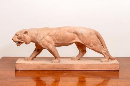 Henri BARGAS (XX)
Panther 
Terrakotta 
Auf der Soc