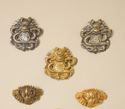 琳·沃特林（Line VAUTRIN，1913-1997）
五枚胸针套装
受亚洲风格启发的图案
镀金