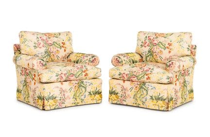 Sillones cómodos tapizados en chintz floral, juego