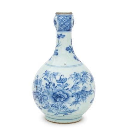 Jarrón chino de porcelana azul y blanca con forma 