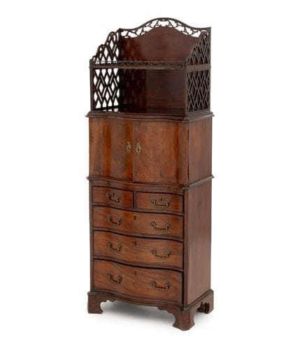 Chiffonier in mogano in stile Serpentine dell’epoc