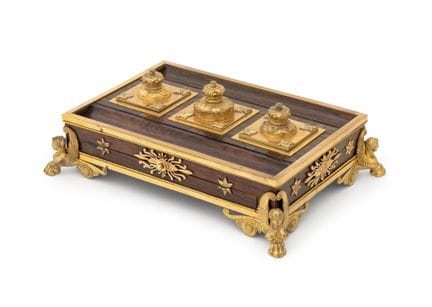 Tintero de palisandro con herrajes de bronce dorad