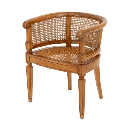 Sillón envolvente de nogal con respaldo de mimbre,