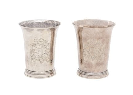 Paire de gobelets en argent massif de l'époque de 