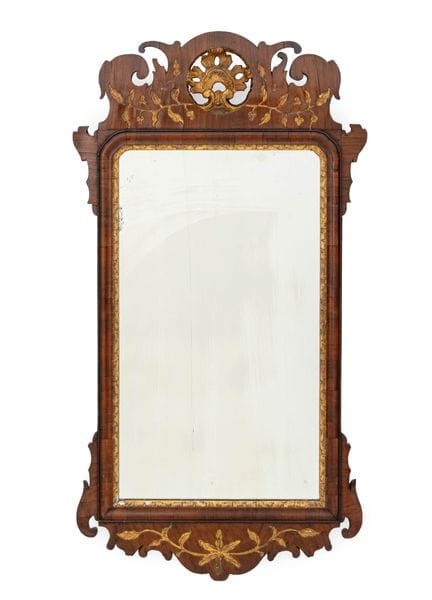 Espejo de la época de Jorge II con marcos dorados 