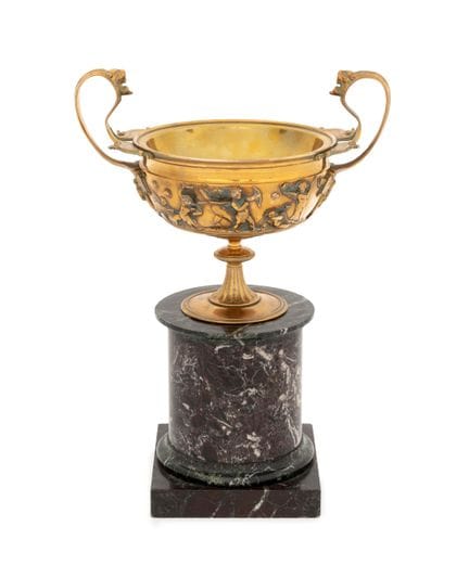Urna de bronce dorado con pedestal de Ferdinand Ba