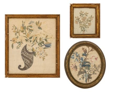 Panneaux de soie brodés de motifs floraux, XIXe si