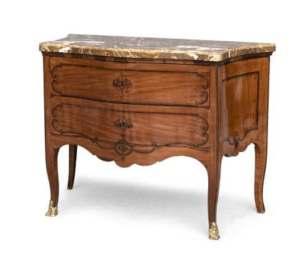 BELLA COMMODE IN BOIS DE ROSE, ROMA XVIII SECOLO
c