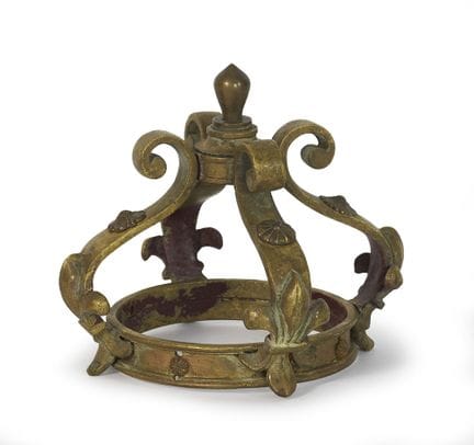 18TH-CENTURY BRONZE CROWN
Dimensions: 19 x 15 cm.
