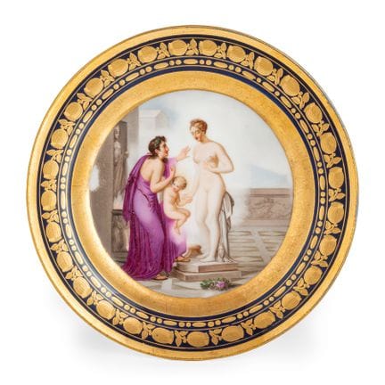 ASSIETTE EN PORCELAINE POLYCHROME, MANUFACTURE DE 