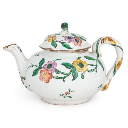 THÉIÈRE EN MAJOLIQUE POLYCHROME, FABRIQUÉE DANS LA