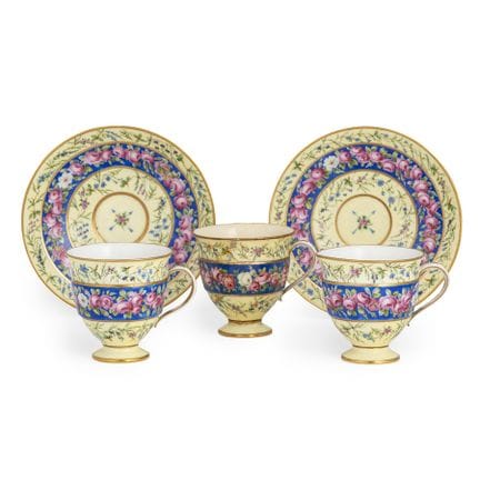 SIX TASSES AVEC SOUS-TASSES EN PORCELAINE POLYCHRO