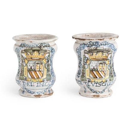 PAIRE DE PETITS ALBARELLOS EN MAJOLIQUE POLYCHROME