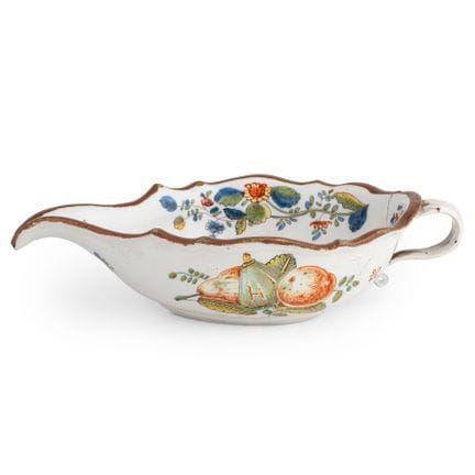 SAUCERONNE EN MAJOLIQUE POLYCHROME, MANUFACTURE AN