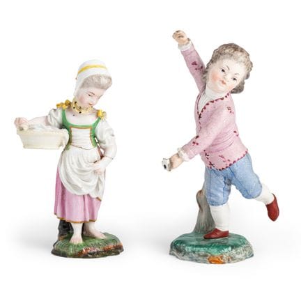 DEUX FIGURINES EN PORCELAINE POLYCHROME, MANUFACTU