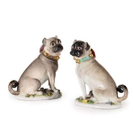 PAIRE DE FIGURINES EN PORCELAINE POLYCHROME, MANUF