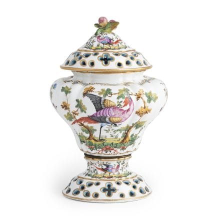 POT-POURRI EN PORCELAINE POLYCHROME, PROBABLEMENT 