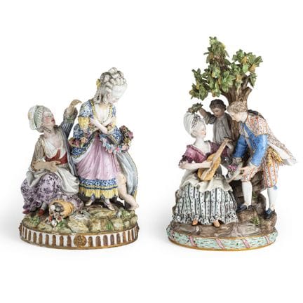 DEUX ENSEMBLES EN PORCELAINE POLYCHROME, MANUFACTU