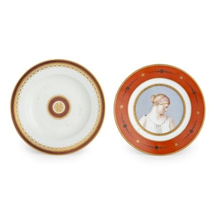 DEUX ASSIETTES EN PORCELAINE POLYCHROME, MANUFACTU