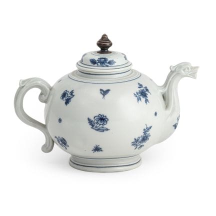 THÉIÈRE EN PORCELAINE BLEUE ET BLANCHE, FABRICATIO