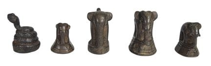 Fünf aus Bronze gegossene Tierfiguren aus Südostas