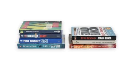 Una collezione di sette libri in lingua straniera,
