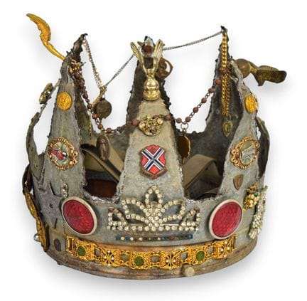 Corona in stile assemblage dell’arte popolare amer