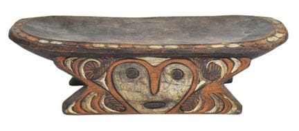 Aus Holz geschnitzte Kopfstütze aus Papua-Neuguine