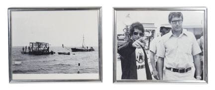 Due stampe fotografiche in bianco e nero che docum