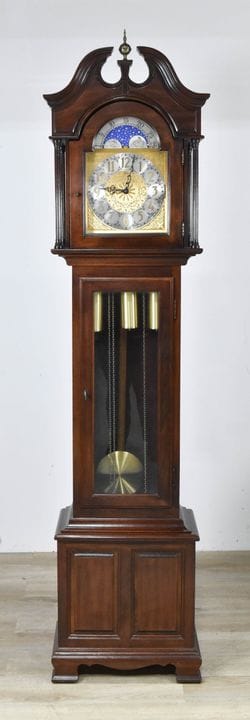 Reloj de pie de caoba Ridgeway

Reloj de pie Ridge