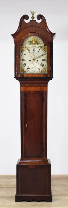 Reloj de caja alta de estilo federal en caoba

Rel