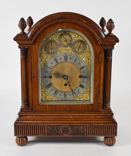 Reloj de sobremesa de roble estilo Winterhalder


