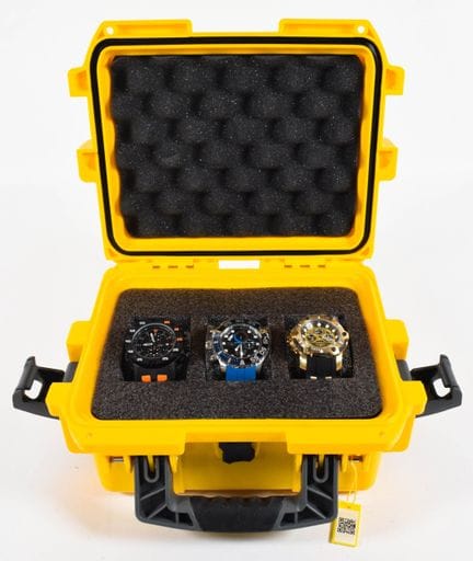 3 relojes de pulsera cronógrafos Invicta con caja 