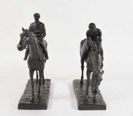 G. Ferrari: Par de estatuas ecuestres de bronce

G