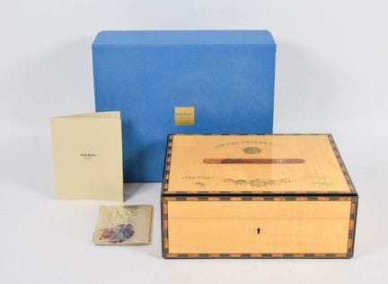 Humidor Elie Bleu in acero “birdseye”

Humidor Eli