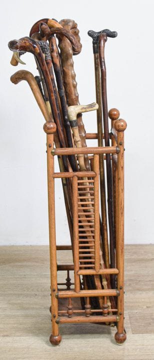 Colección de 18 bastones y bastones de paseo

Una 