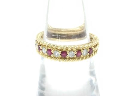 Anello a fascia con rubini e diamanti in oro giall