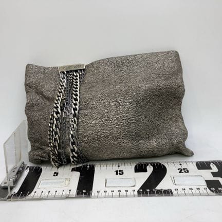 Pochette Jimmy Choo in pelle grigia  Questa splend