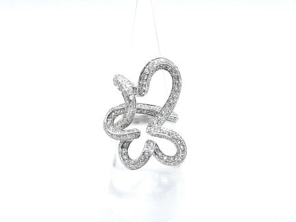 Bague papillon ajourée sertie de diamants en or bl