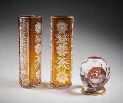 CRISTAL DE BOHÊME
Paire de vases en cristal taillé