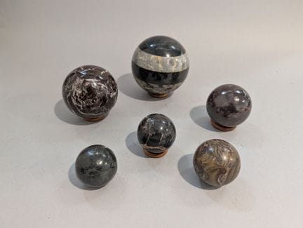 Set of six balls
Made of marble and various materi