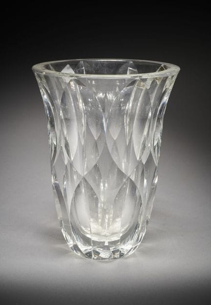 SAINT-LOUIS 
Vase 
En cristal taillé de forme évas