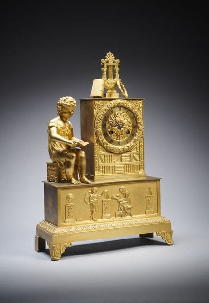 Pendule
En bronze doré à décor d'un homme à la lec