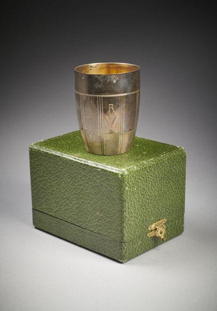 Timbale
En argent (poinçon minerve) monogrammée
Po
