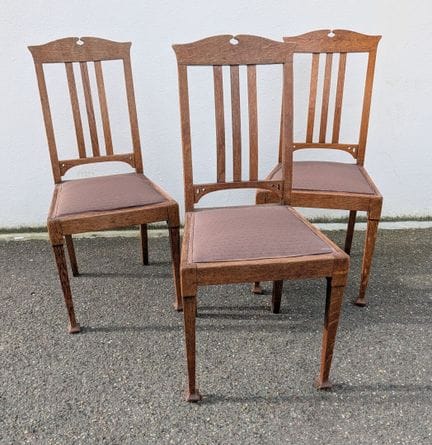 Suite de trois chaises
En bois 
Art nouveau belge
